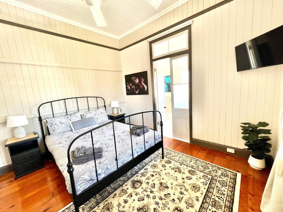 Childers Charmer With Aircon, Wifi & Modern Luxuries Kültér fotó